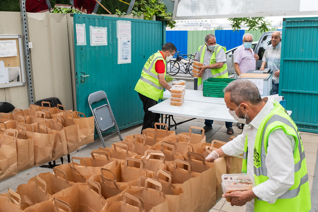 MOSQUEE DE COURBEVOIE - DISTRIBUTION ALIMENTAIRE PENDANT LE RAMADAN