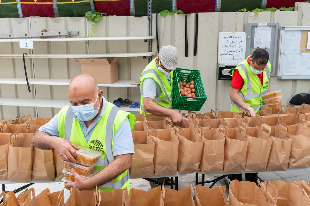 MOSQUEE DE COURBEVOIE - DISTRIBUTION ALIMENTAIRE PENDANT LE RAMADAN